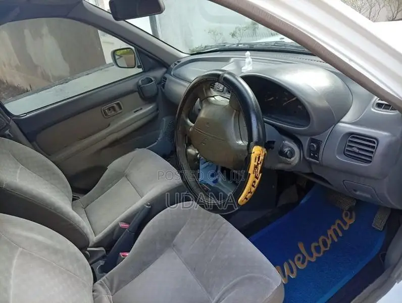 Nissan March 2001