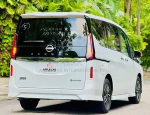 Nissan Serena Highway-Star Premium 2025