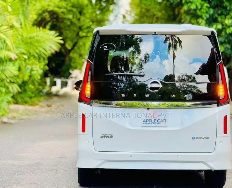 Nissan Serena Highway-Star Premium 2025