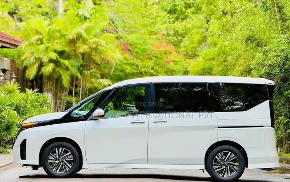 Nissan Serena Highway-Star Premium 2025