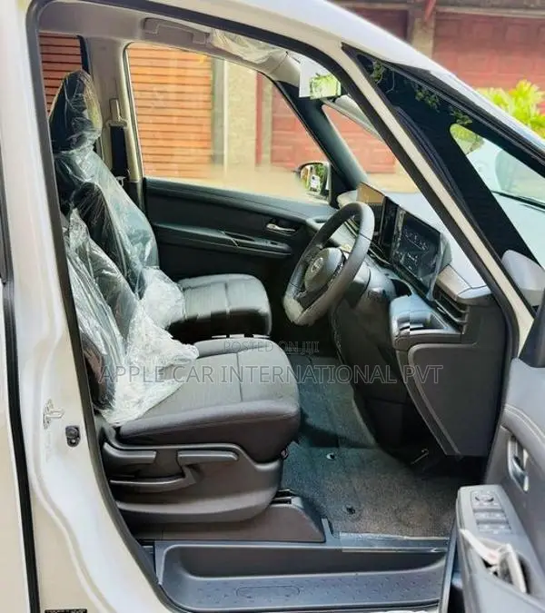 Nissan Serena Highway-Star Premium 2025