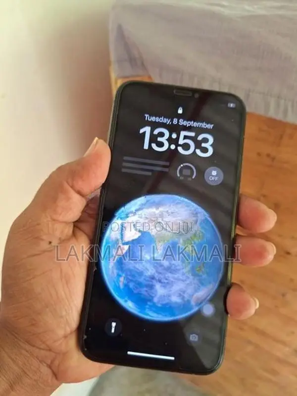 Apple iPhone X (Used)