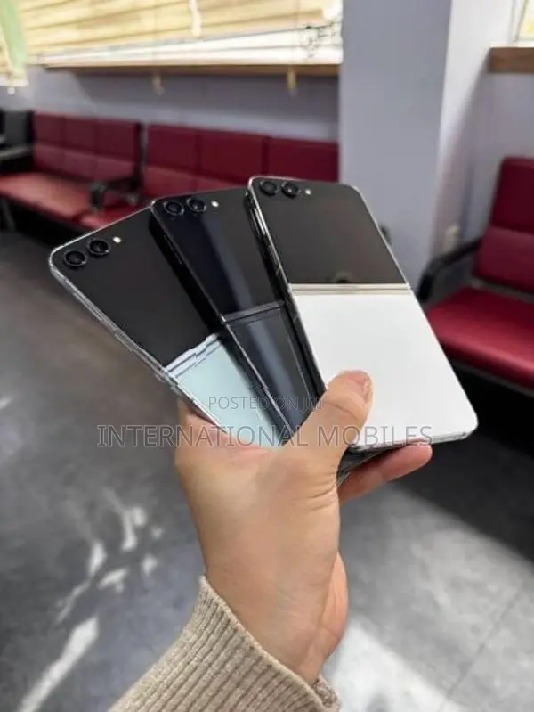 Samsung Galaxy Z Flip 5 5G Fullset 256GB (Used)