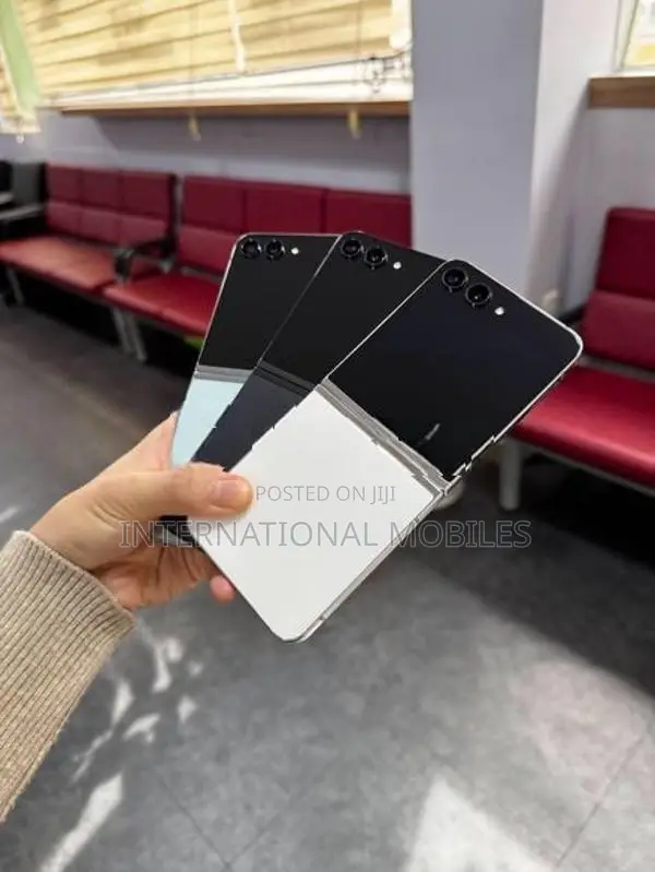 Samsung Galaxy Z Flip 5 5G Fullset 256GB (Used)