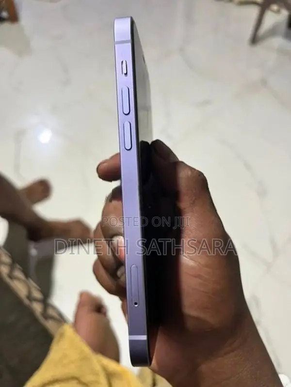 Apple iPhone 12 (Used)