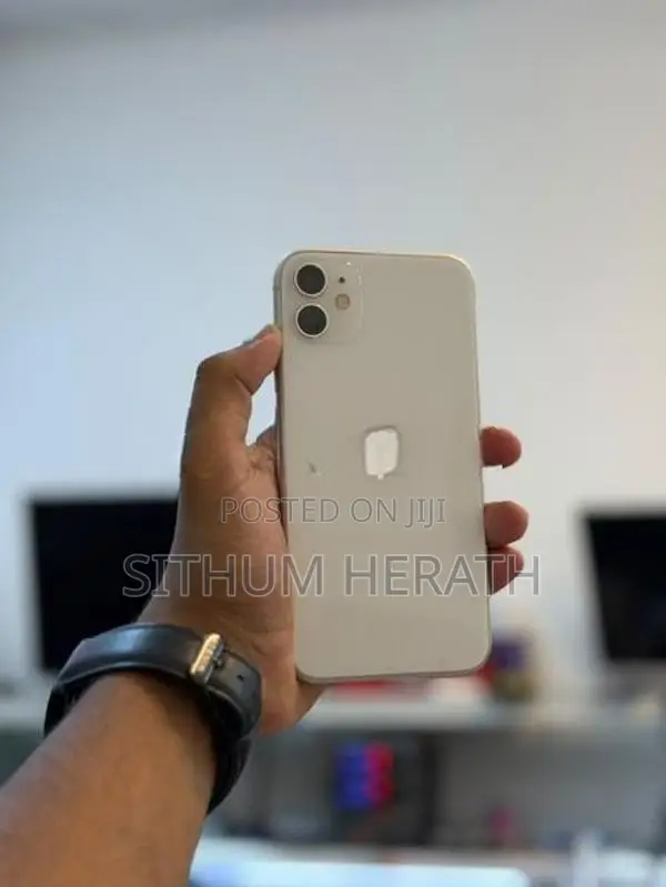 Apple iPhone 11 (Used)