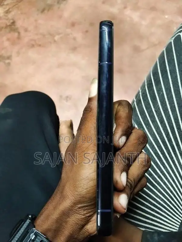 Samsung Galaxy S22 (Used)