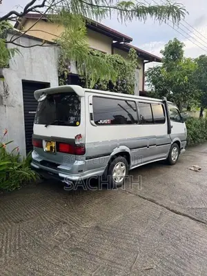 Toyota Hiace Dolphin Super GL 2003