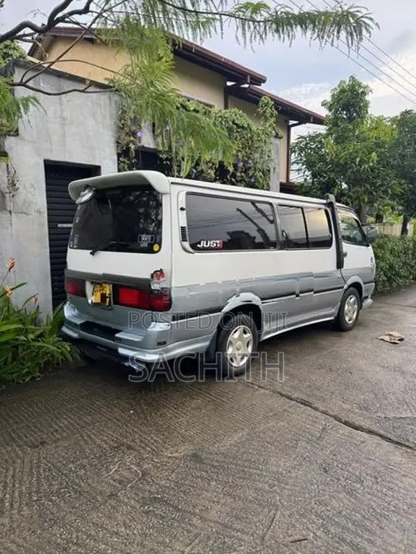 Toyota Hiace Dolphin Super GL 2003