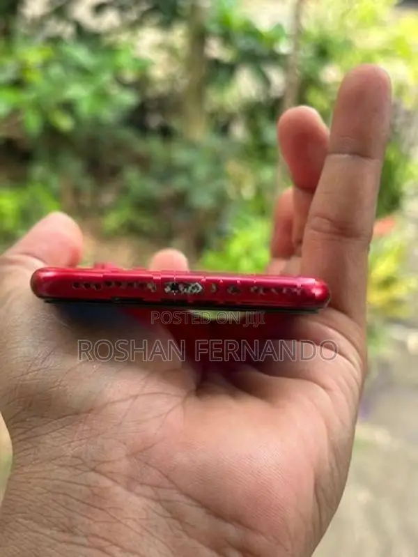 Apple iPhone SE 2 (Used)