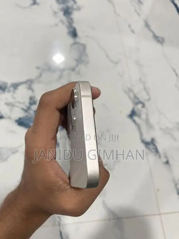 Apple iPhone 13 (Used)