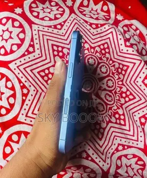 Apple iPhone 16 (Used)