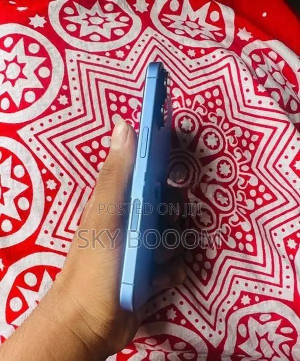 Apple iPhone 16 (Used)