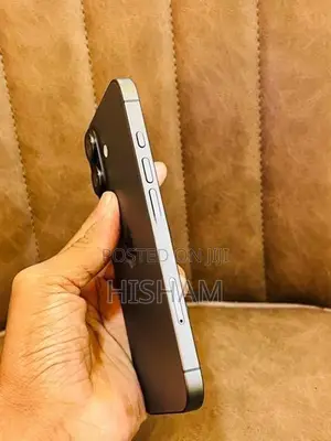 Apple iPhone 17 256GB (Used)
