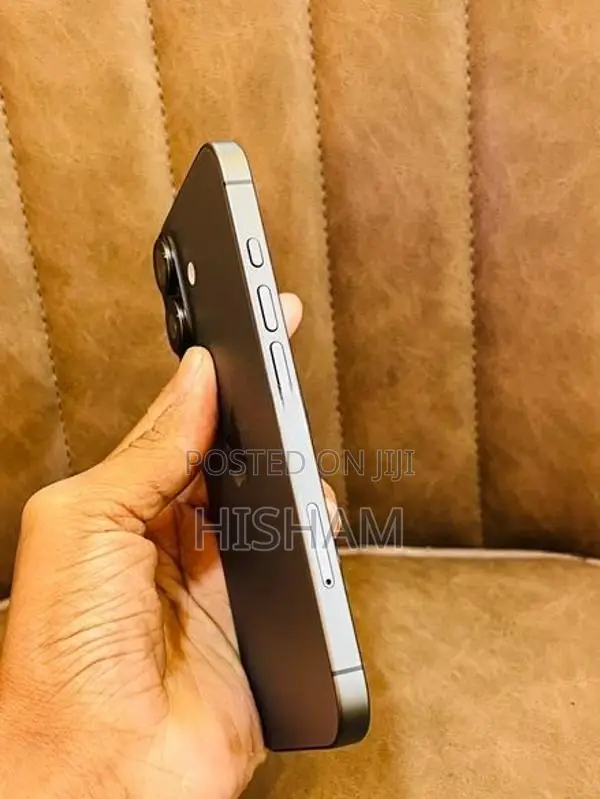 Apple iPhone 17 256GB (Used)