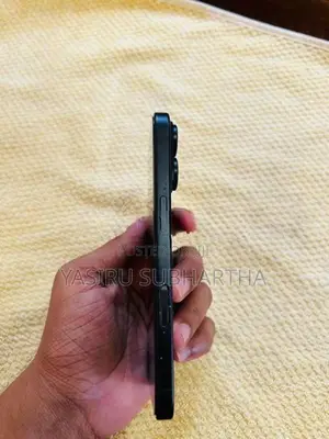 Apple iPhone 16 (Used)