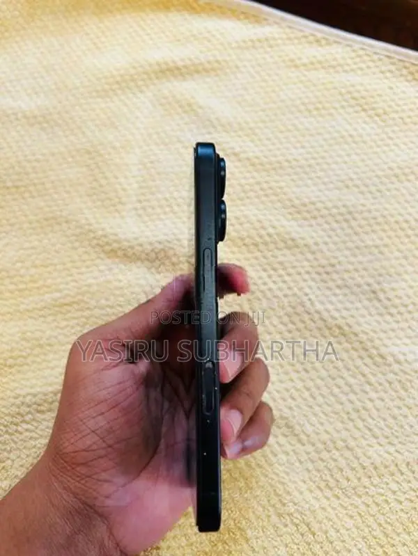 Apple iPhone 16 (Used)