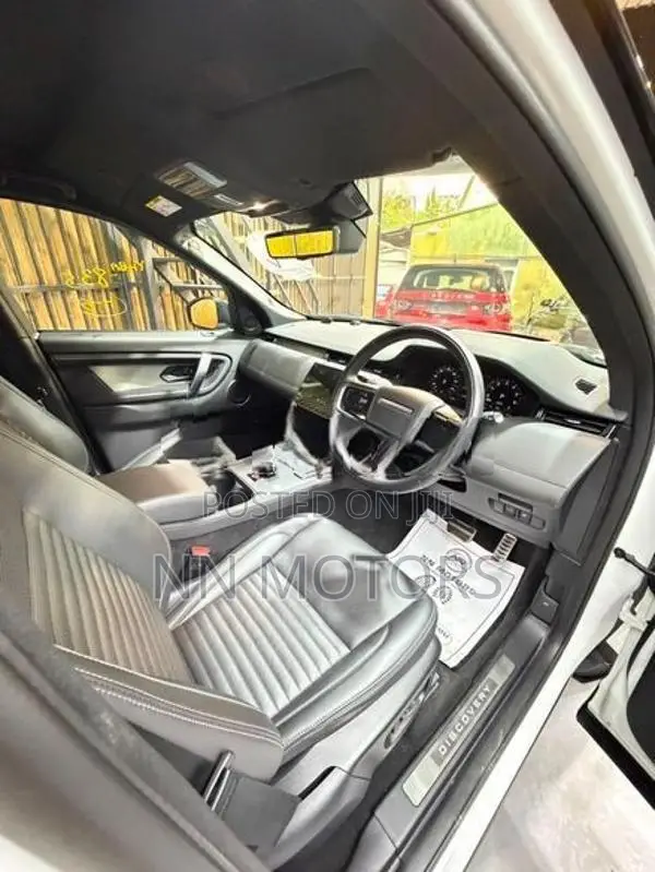 Land Rover Discovery Sport 2024