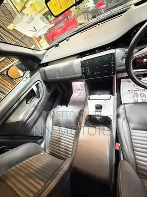 Land Rover Discovery Sport 2024