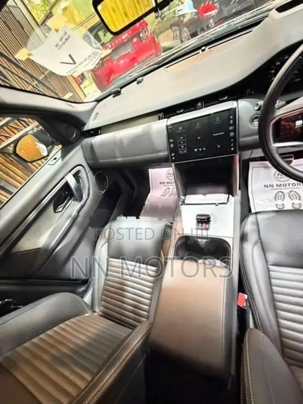 Land Rover Discovery Sport 2024