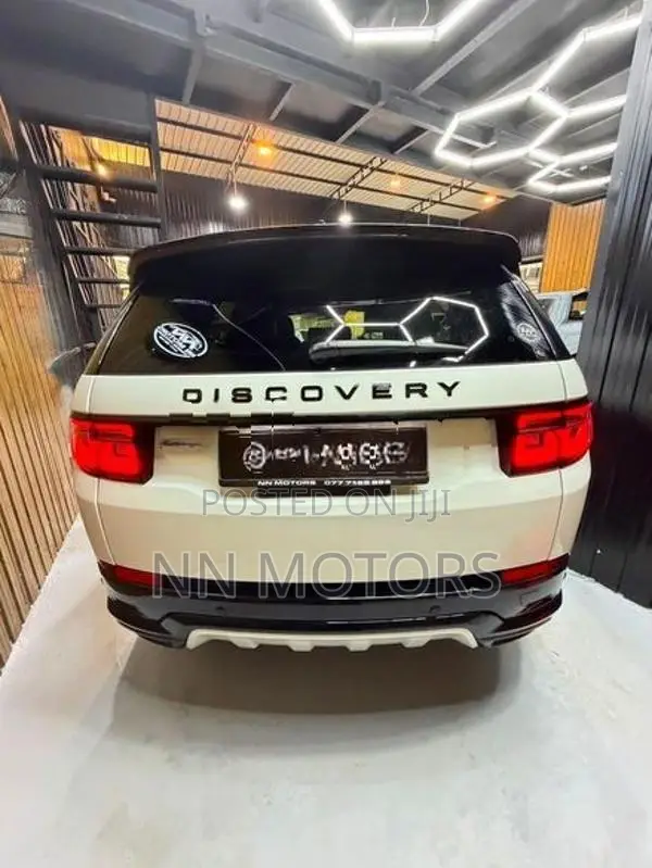 Land Rover Discovery Sport 2024