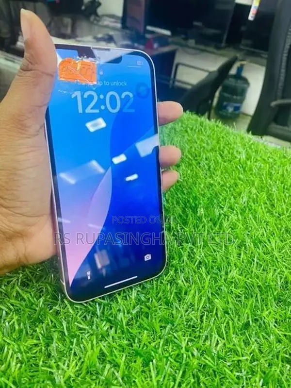 Apple iPhone 13 (Used)