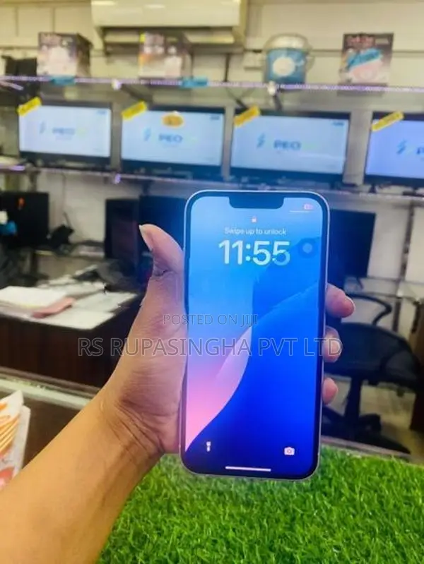 Apple iPhone 13 (Used)