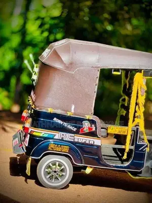 Bajaj RE 2000