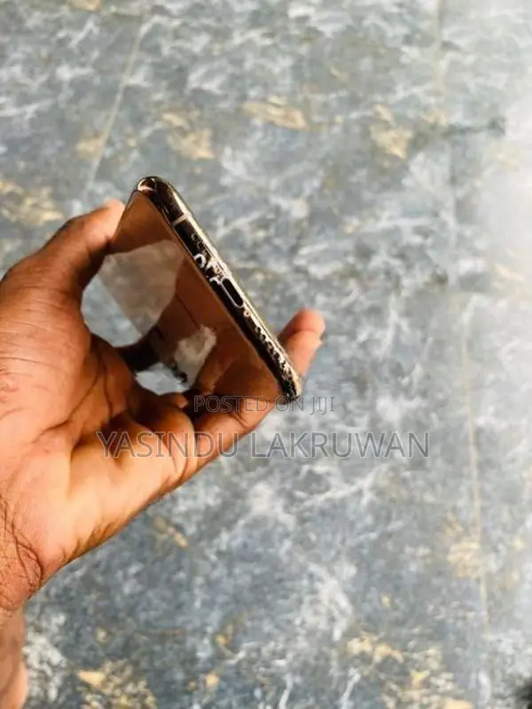 Apple iPhone XS (Used)