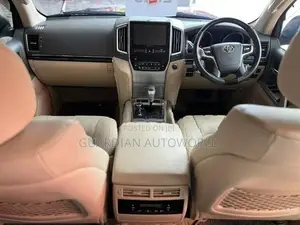 Toyota Land Cruiser 2013