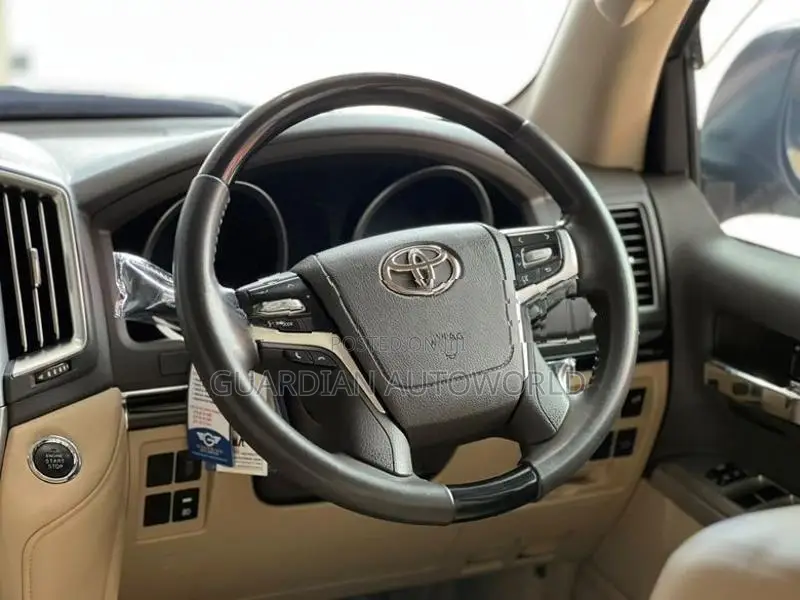 Toyota Land Cruiser 2013