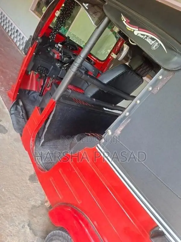 Bajaj RE 2018