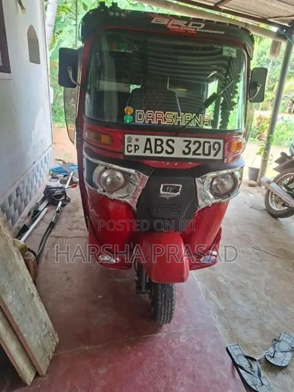 Bajaj RE 2018