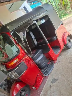 Bajaj RE 2018