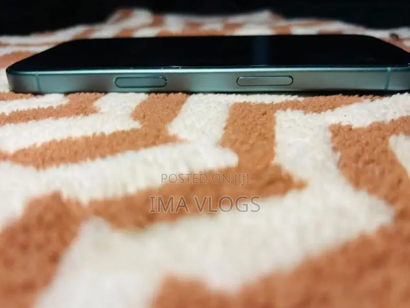 Apple iPhone 16 (Used)