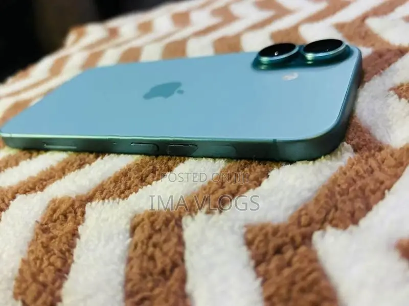 Apple iPhone 16 (Used)