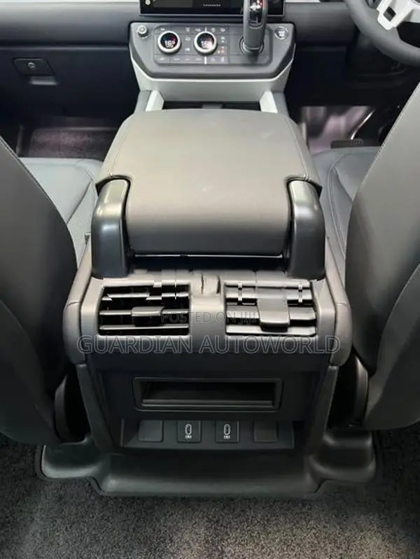 Land Rover Defender XE Dynamic 2026