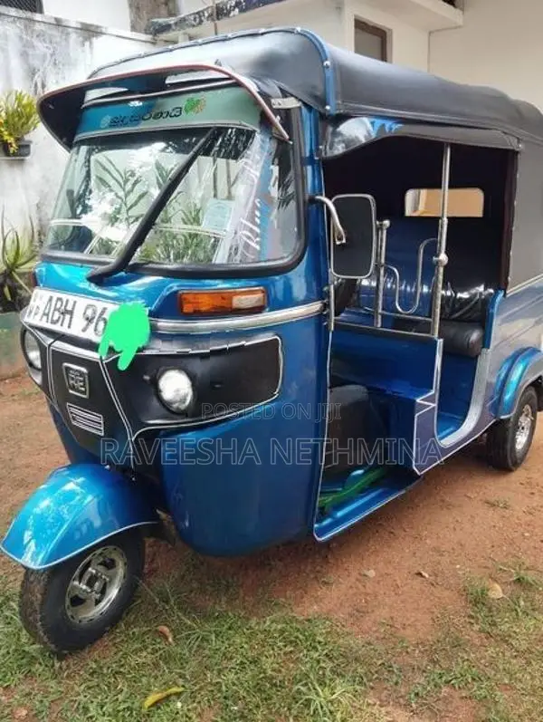 Bajaj RE 2015