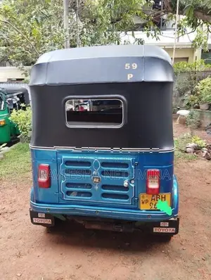 Bajaj RE 2015