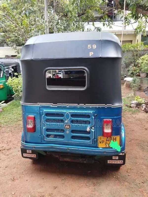 Bajaj RE 2015