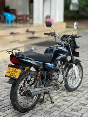 Bajaj CT100 2013