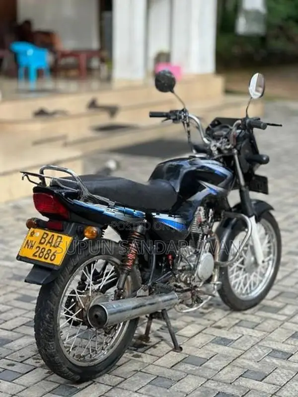 Bajaj CT100 2013