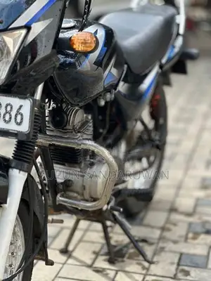 Bajaj CT100 2013