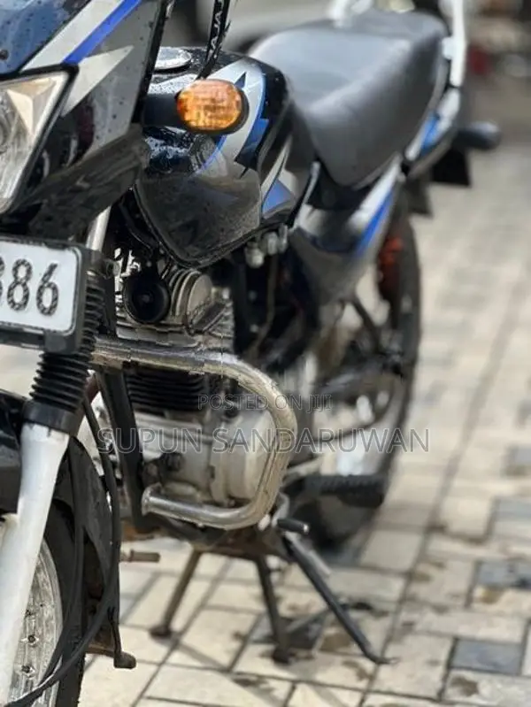 Bajaj CT100 2013