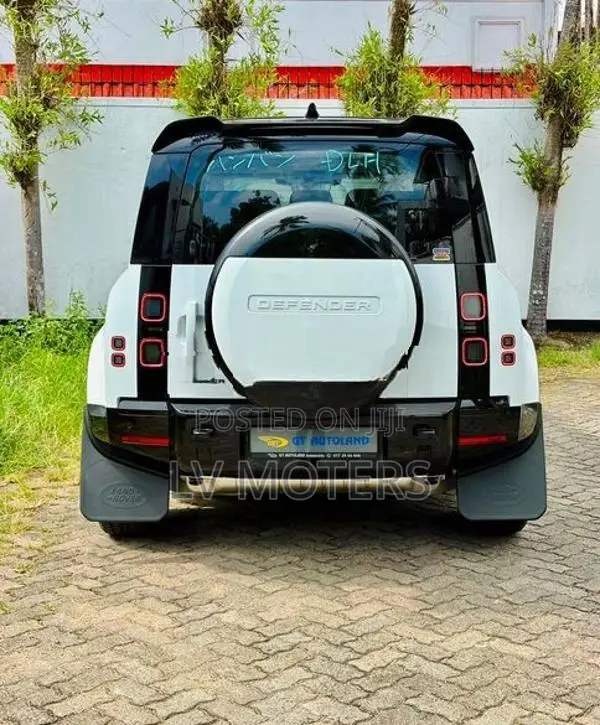 Land Rover Defender X-Dynamic 7 Seater 2026