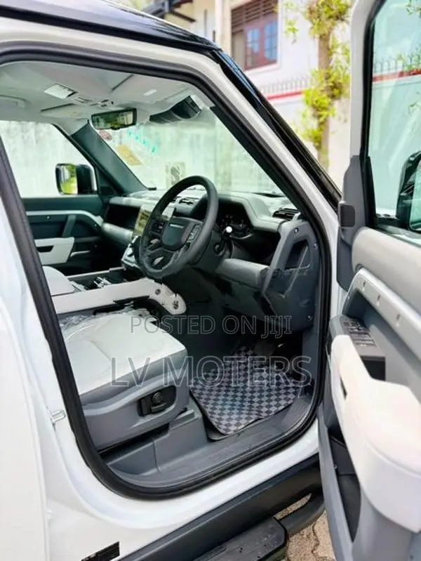 Land Rover Defender X-Dynamic 7 Seater 2026