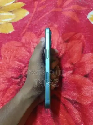 Apple iPhone 16 (Used)