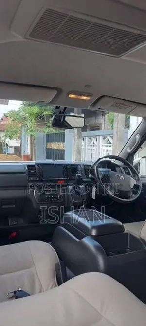 Toyota Hiace KDH 2016