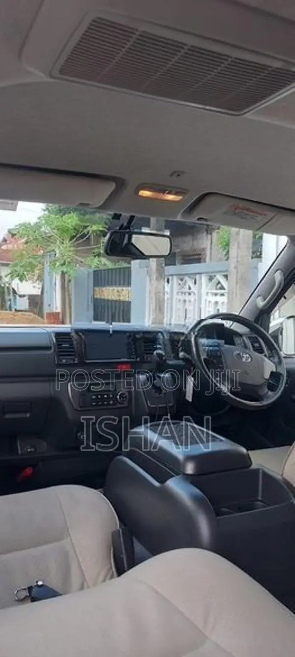 Toyota Hiace KDH 2016