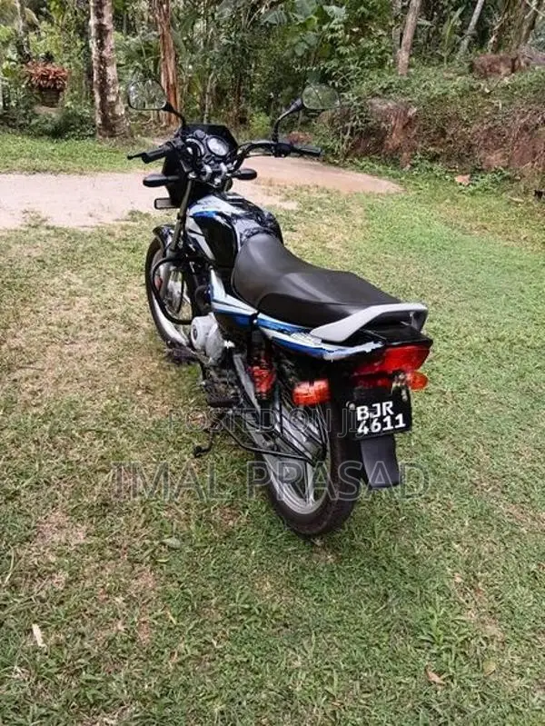 Bajaj CT100 2025